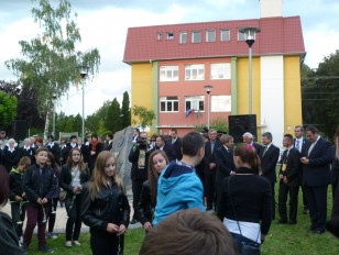 Emlékmû felavatása